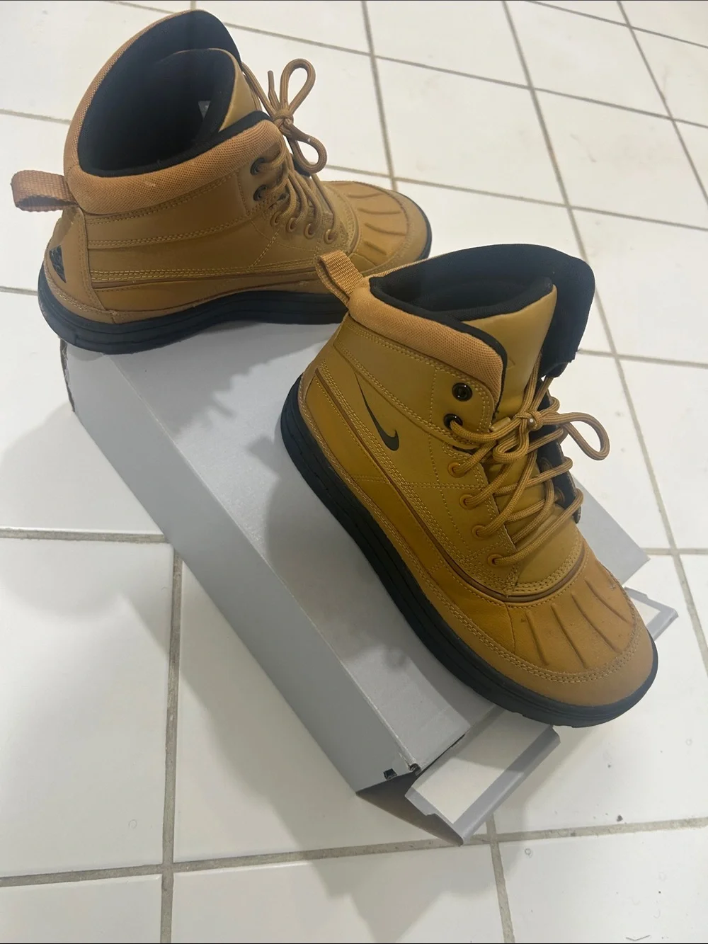 Nike Men’s Wheat/Tan High-Top Boots